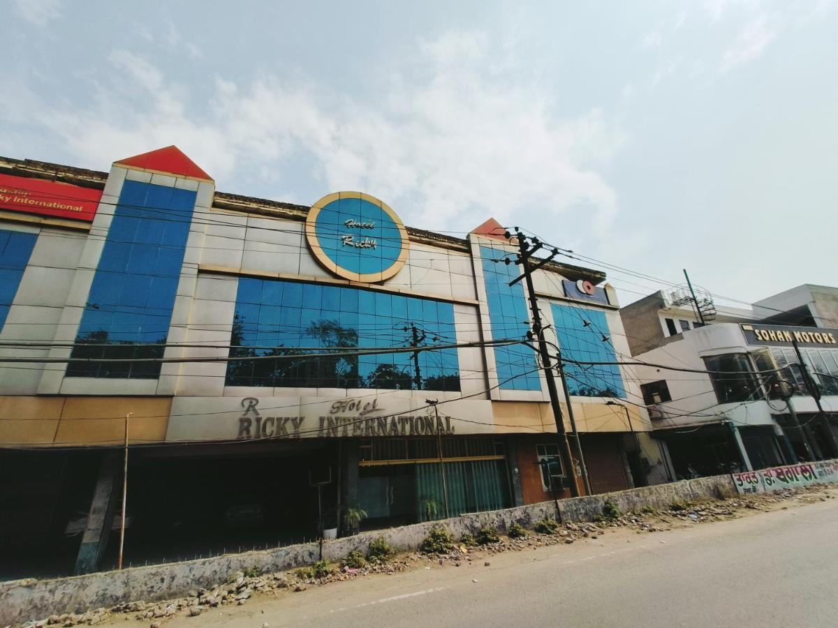 Hotel Ricky International Amritsar Exterior foto
